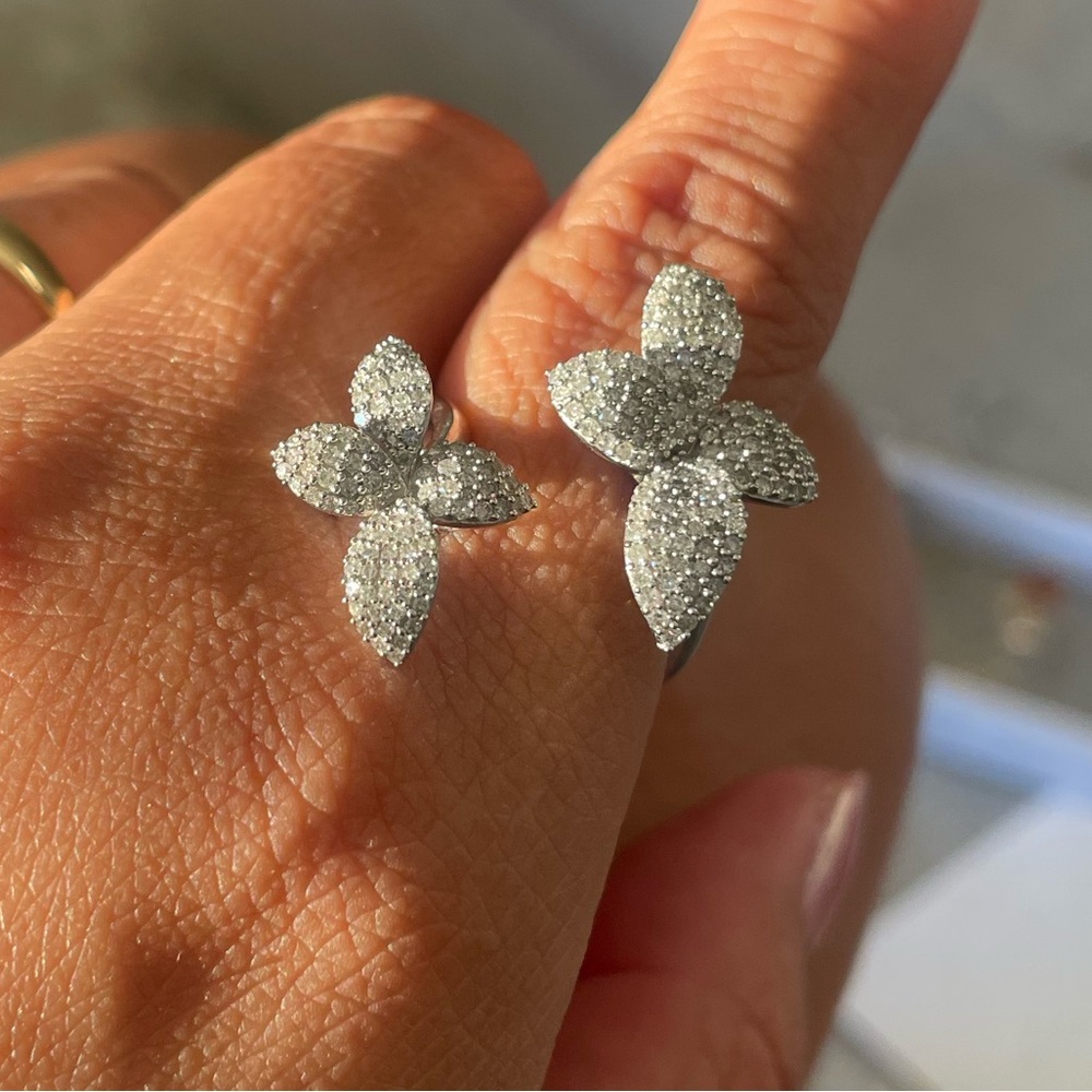 14k White Gold & 1 carat Diamond Flower Statement Cocktail ring Retail $3500